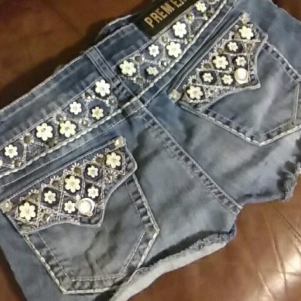 Flower denim shorts